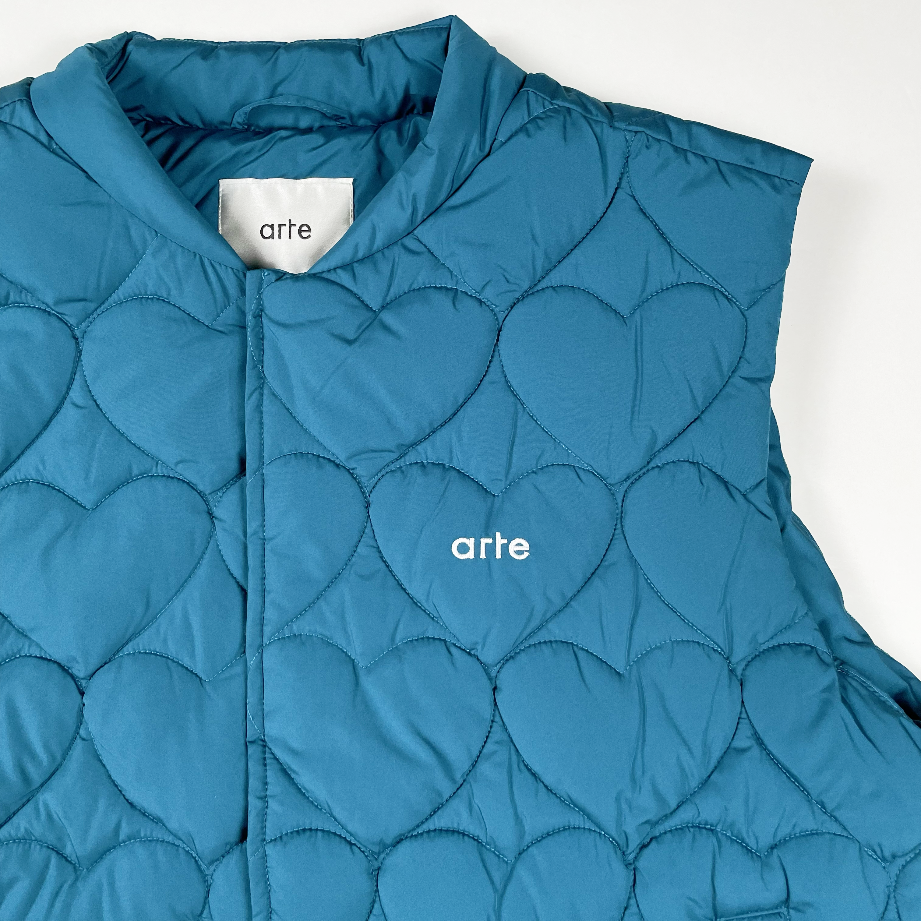 Arte Antwerp】Vince Heart Vest – Good Wood